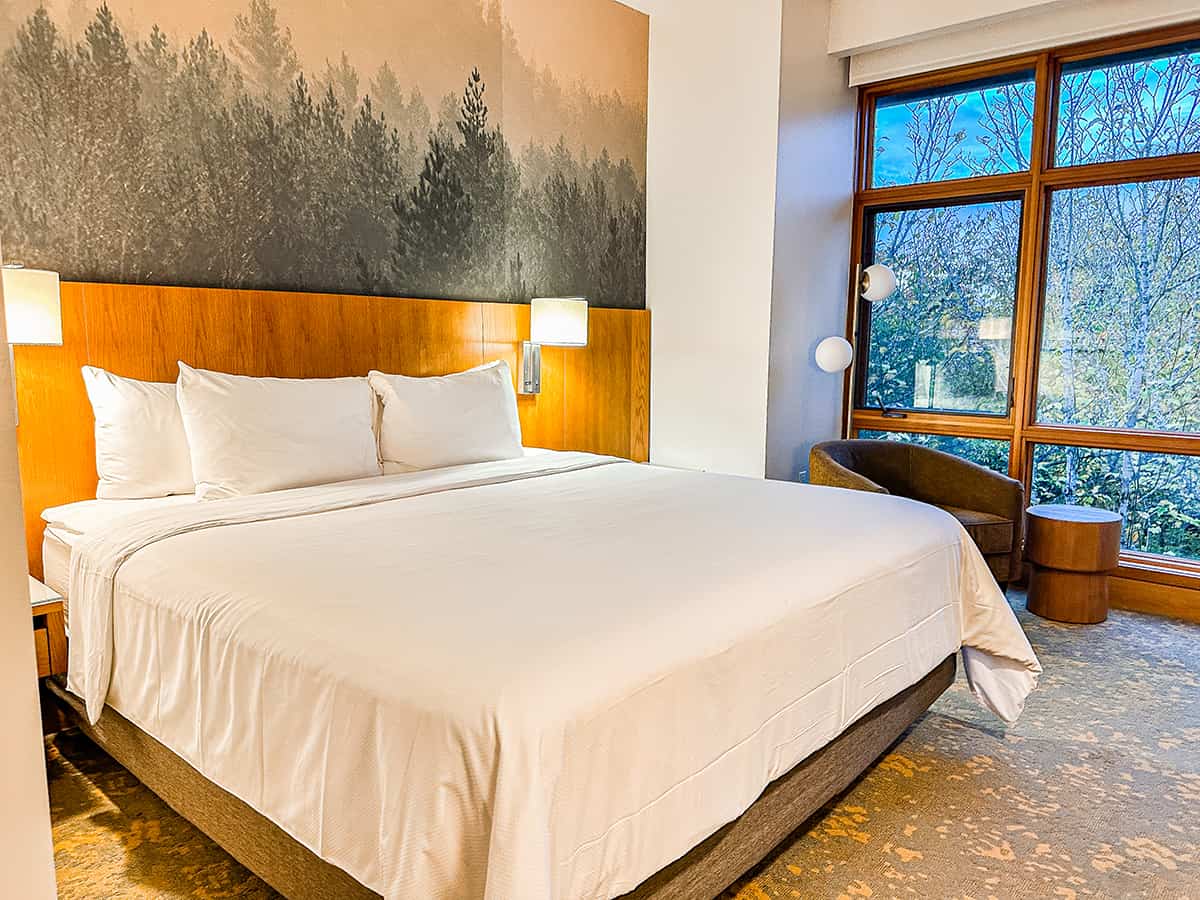 Cedarbrook Lodge king room