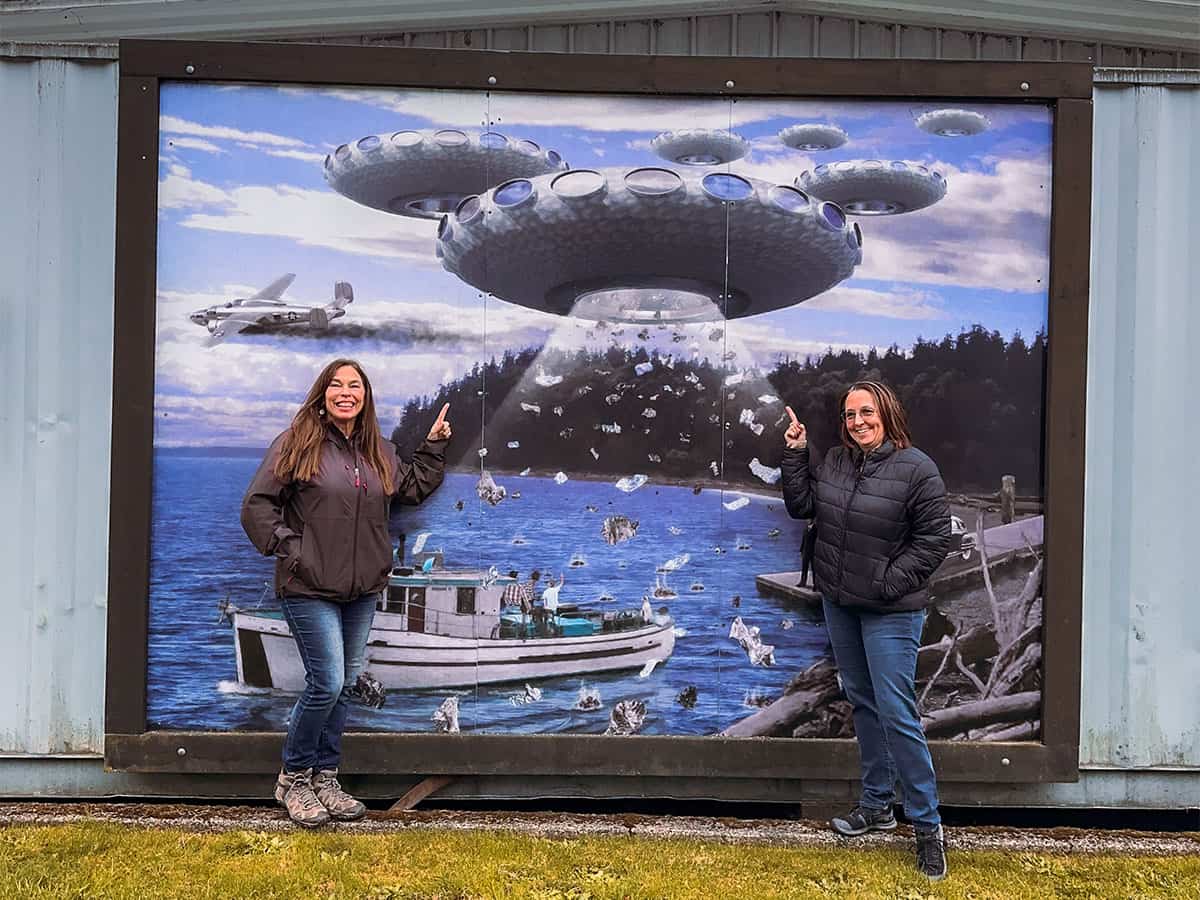 UFO Mural in Des Moines WA